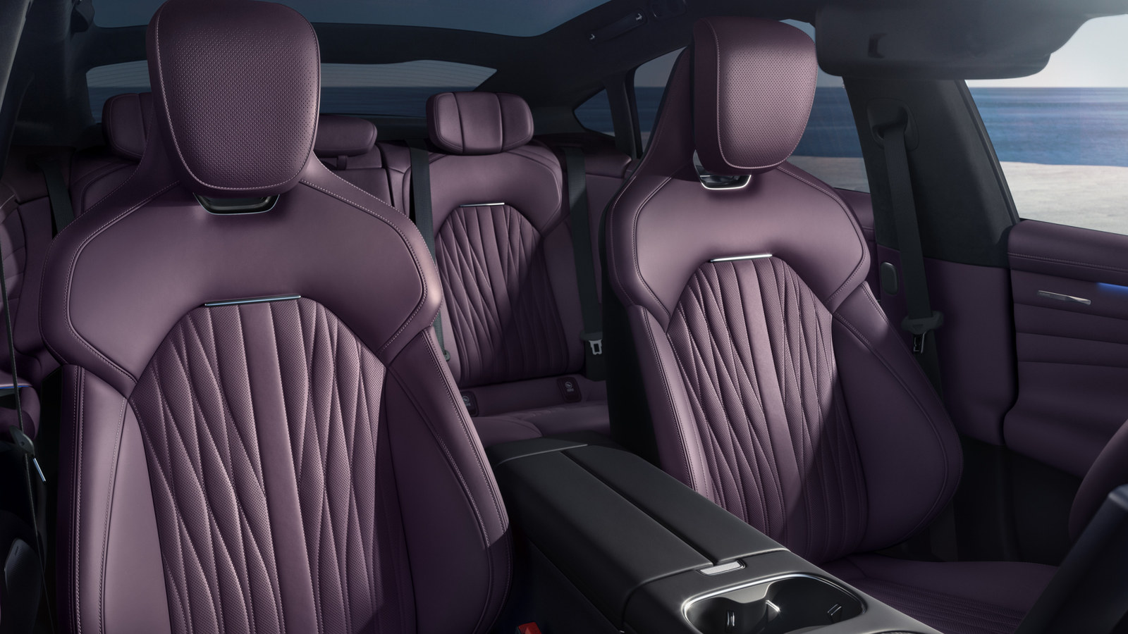 Official Xiaomi SU7 Mist Purple interior color reference; Xiaomi imagery uses the Max version as an example.